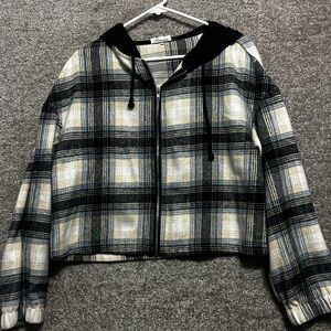 Tracies Woman’s Semi Cropped Plaid Zip Front Hooded Shacket Jacket Shirt Large